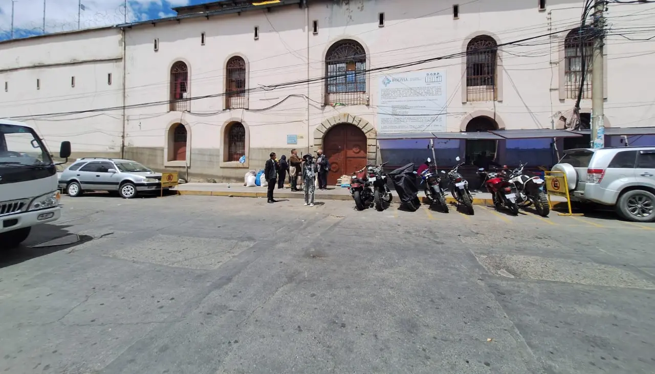 Tras casi dos horas se suspende protesta de reos en San Pedro, pero sigue emergencia por el pago de prediario