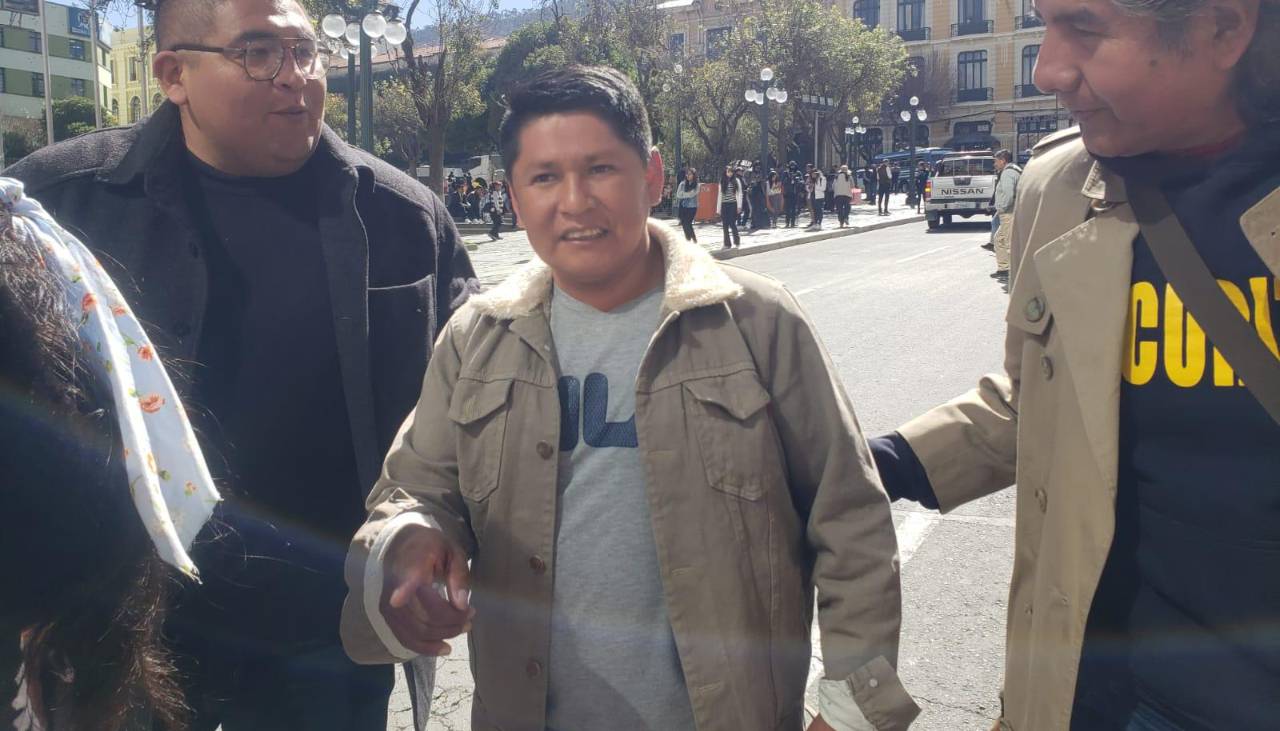 Pese a cuestionamientos, diputado Lluta afirma que no retirará su proyecto para la nacionalización de autos chutos