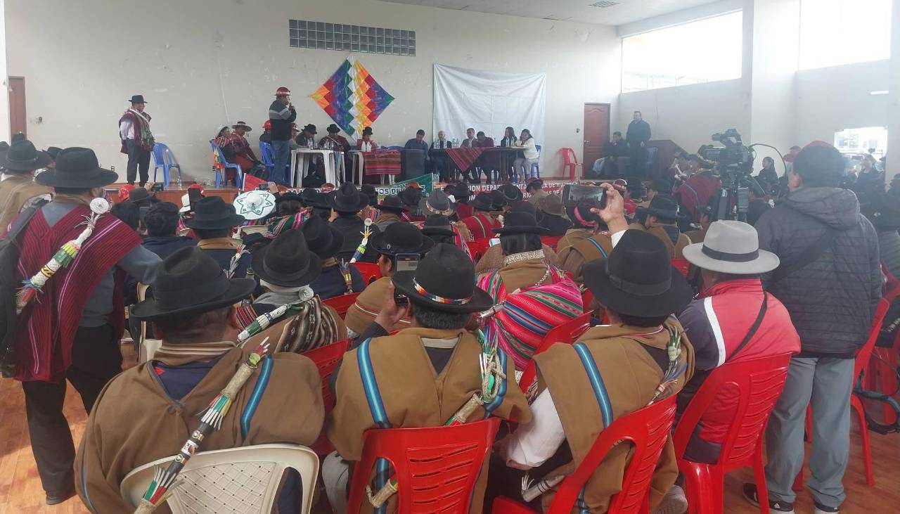 Así es el acuerdo de la COB y el Gobierno que dispone crear un nuevo decreto y el fin de los bloqueos