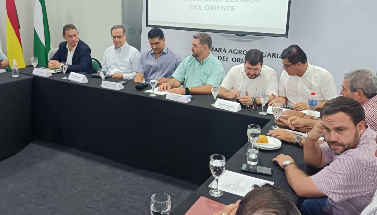 Agropecuarios y Gobierno sostienen una reunión para analizar temas de productividad y sobre combustible