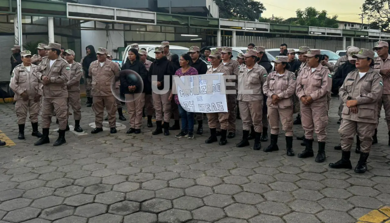 Santa Cruz: Gendarmes acatan paro de 24 horas en demanda de su incorporación a Ley del Trabajo