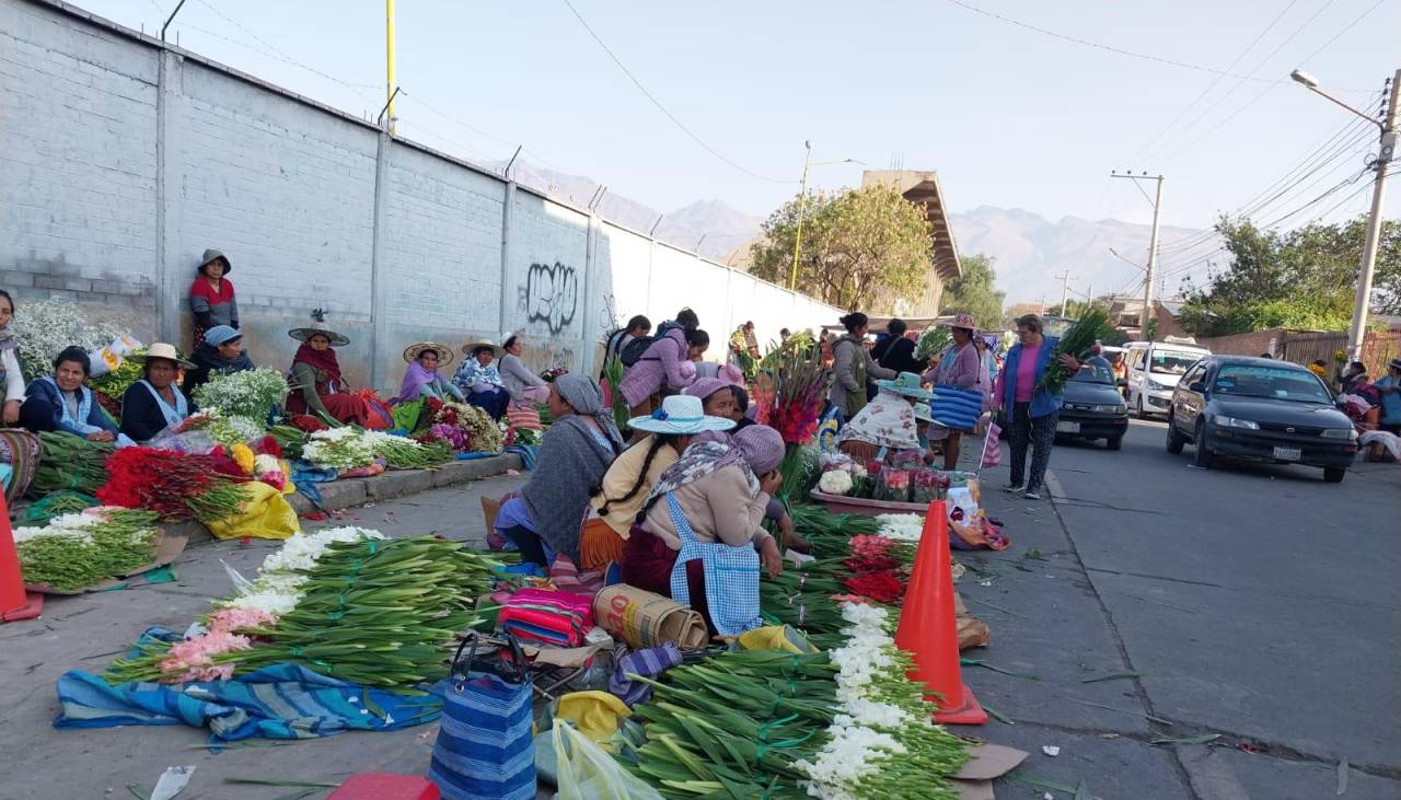 Floricultores hablan de una pérdida de casi un millón y medio de bolivianos debido a los bloqueos de evistas