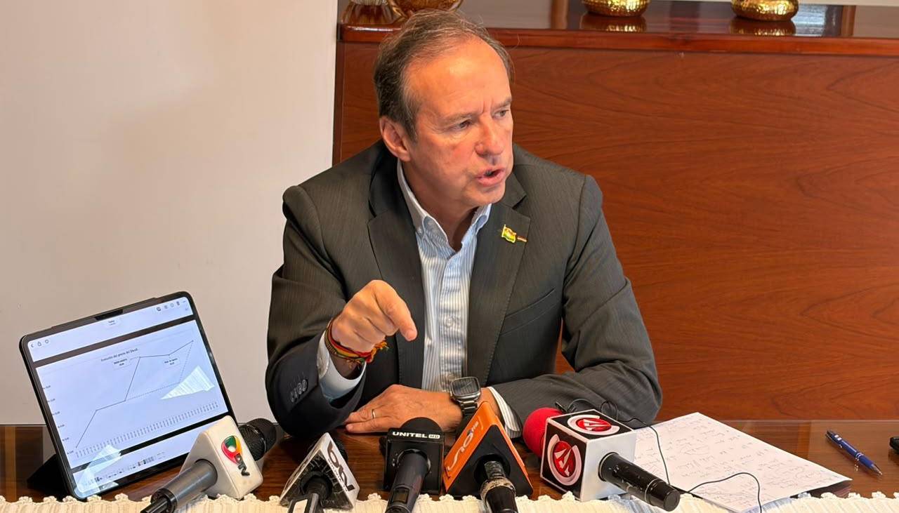 Tuto: “La volatilidad del precio internacional del petróleo no se debe trasladar a los precios internos”