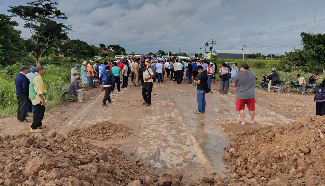 Comunarios bloquean este jueves en San Julián y se corta el paso en la ruta Santa Cruz-Trinidad