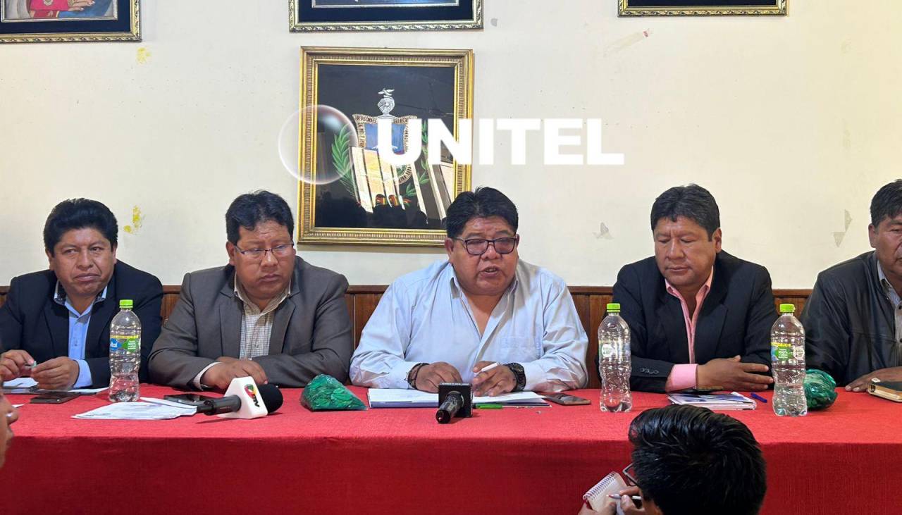 Federación de Chóferes de La Paz se declara en emergencia y pide incremento de pasajes por uso de combustible premium