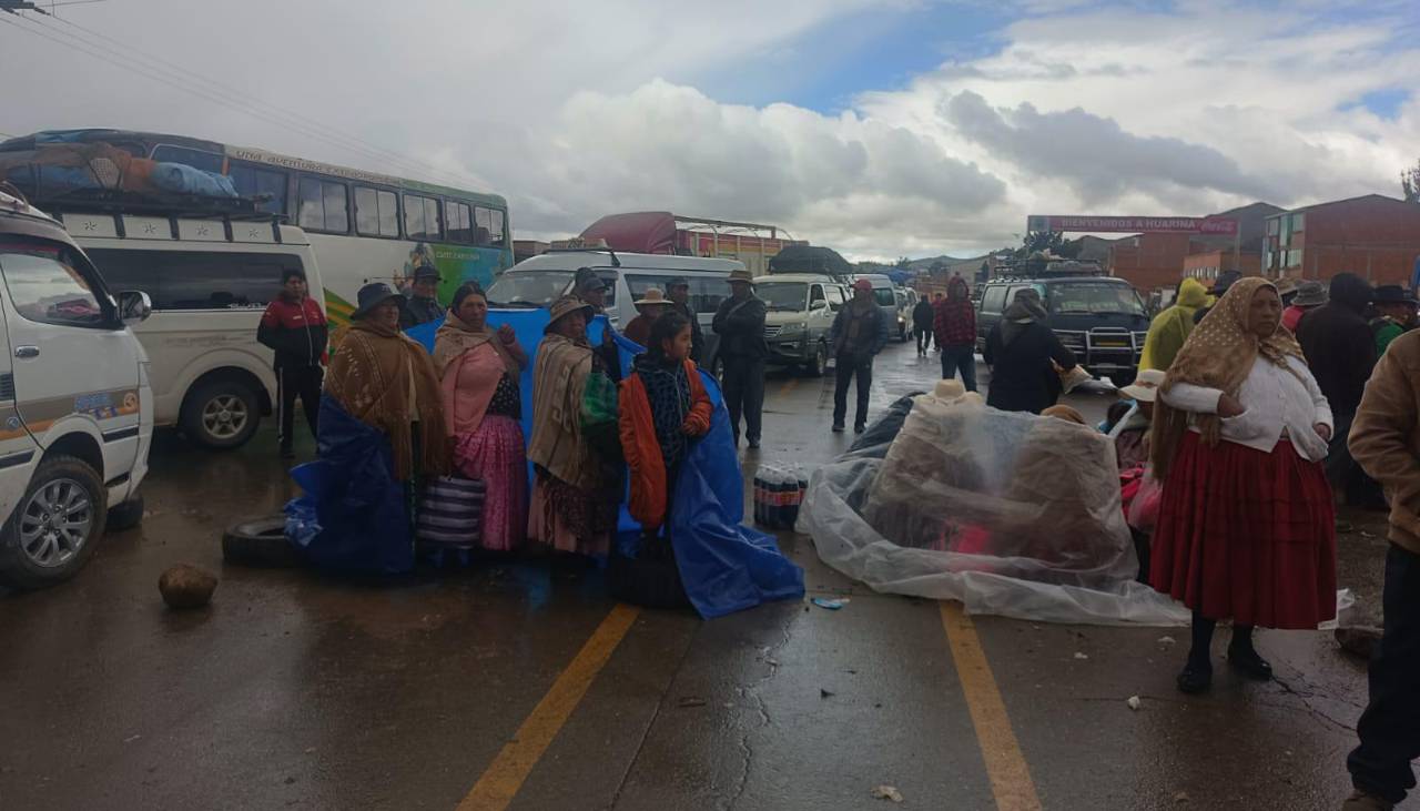 Juntas vecinales dan 48 horas a la Alcaldía de El Alto para abrogar norma municipal que permite el alza de pasajes