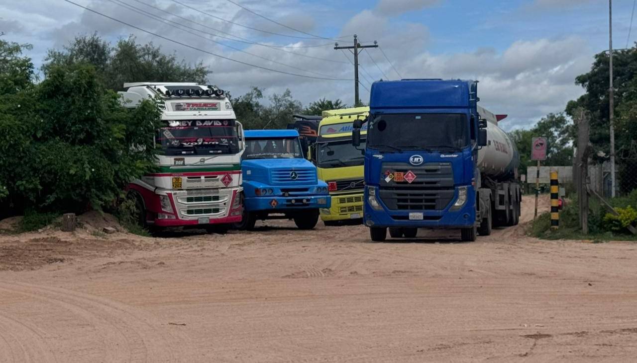 Cisterneros de Santa Cruz piden que se investigue y se saque a los “saboteadores” de las plantas de YPFB