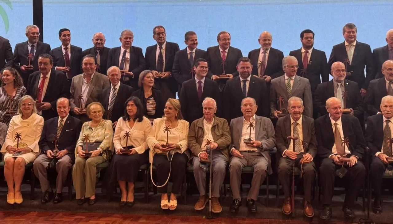 Fexpocruz entrega reconocimientos a 42 expresidentes de esta institución por su legado