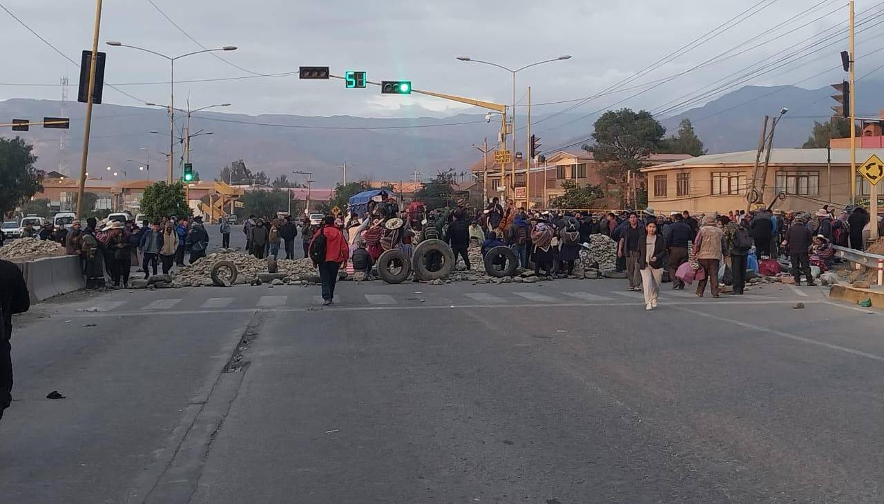 Instalan un nuevo punto de bloqueo en Vinto, ruta que une Cochabamba con el occidente