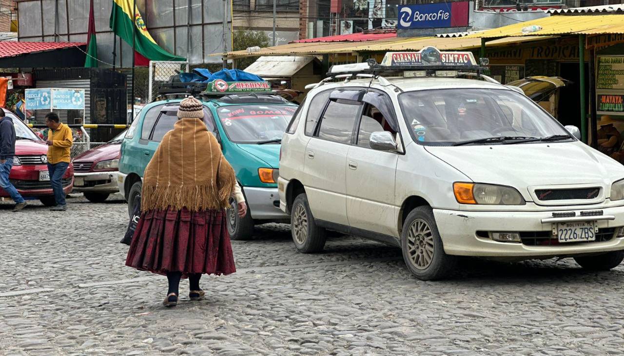“Se ha duplicado”: Viajeros reportan que los pasajes a los Yungas han subido de precio