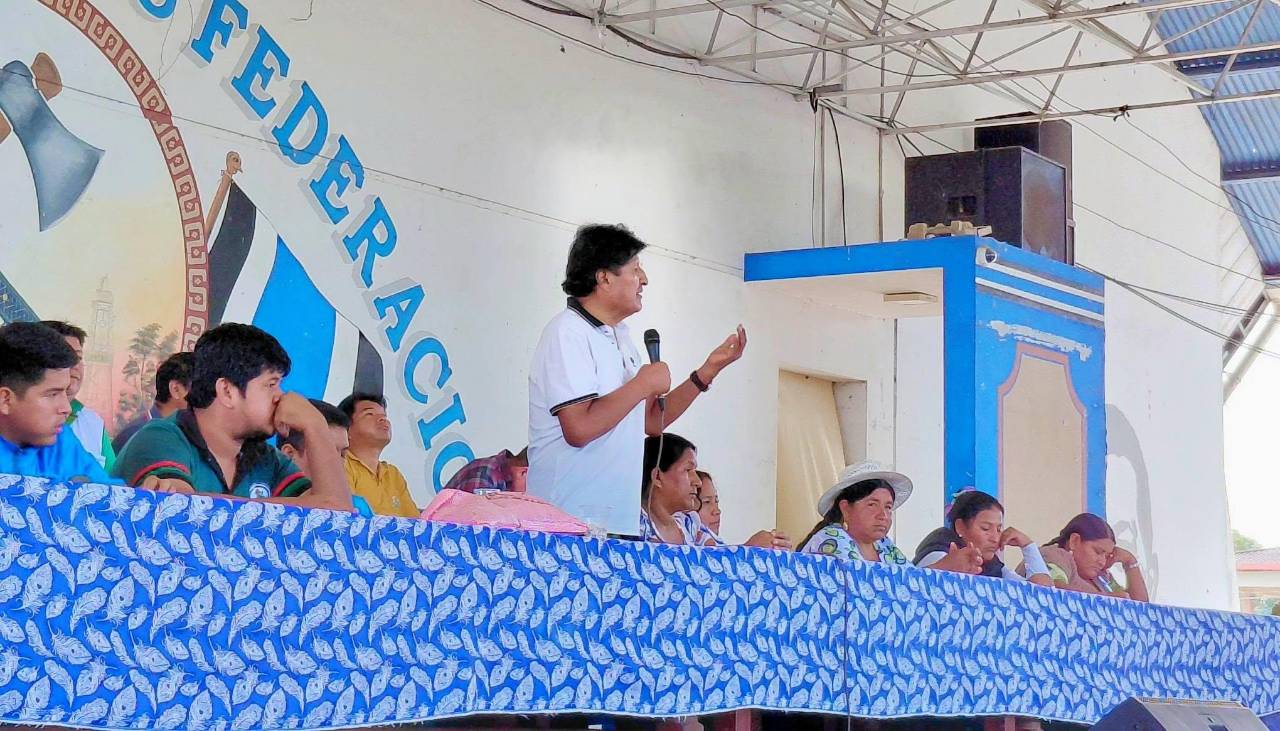 Evo Morales dirige ampliado de cocaleros para evaluar situación de bloqueos