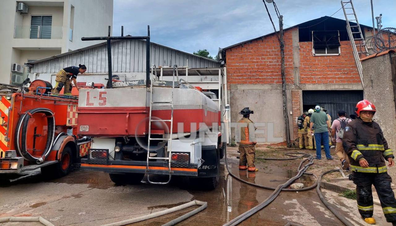 Incendio afecta a una fábrica de café en la zona norte de Santa Cruz