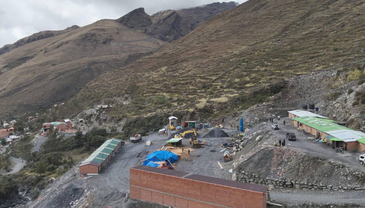 En el operativo contra un centro minero ilegal se halló oro; un grupo armado protegía la zona