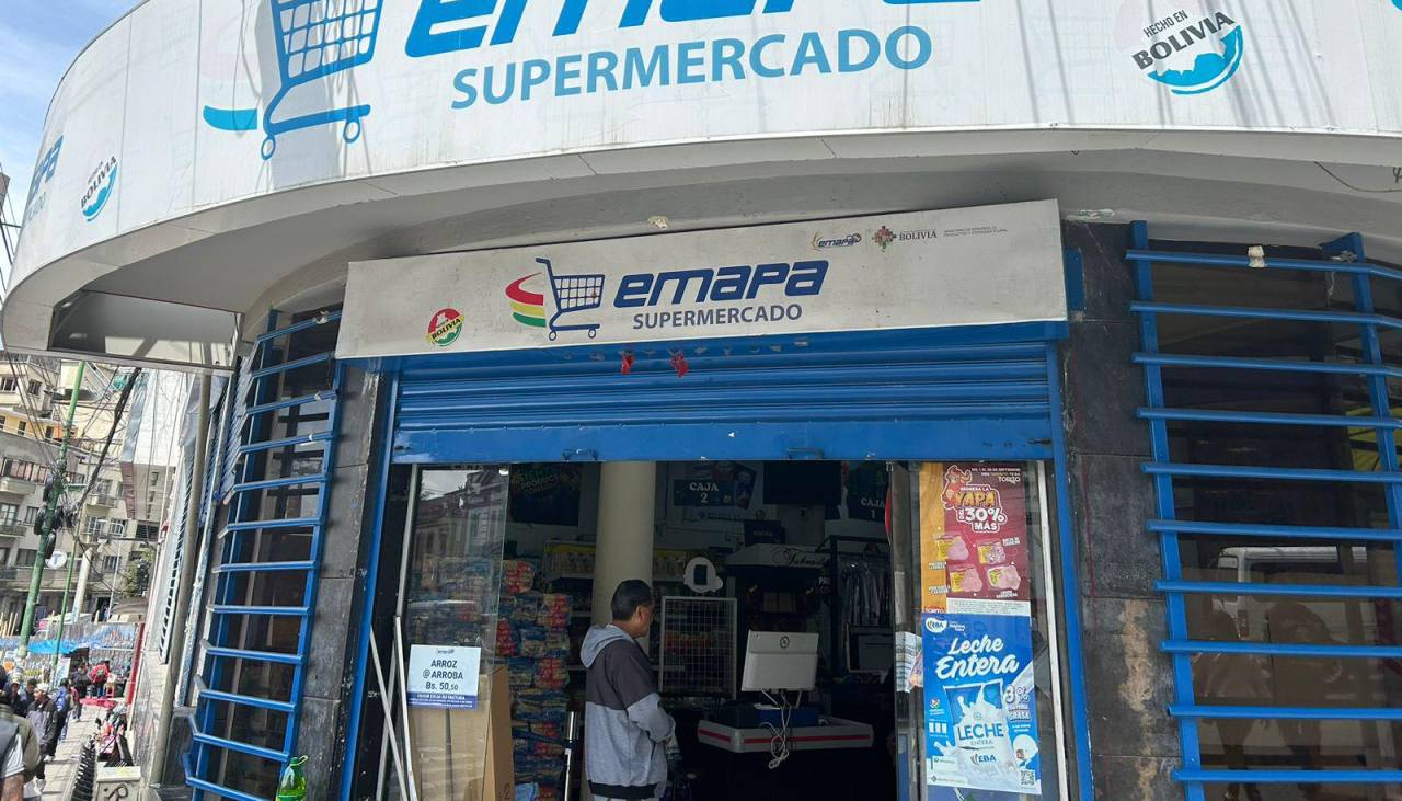 La Paz: Compradores reclaman y dicen que el arroz se terminó la mañana del sábado en una tienda de Emapa