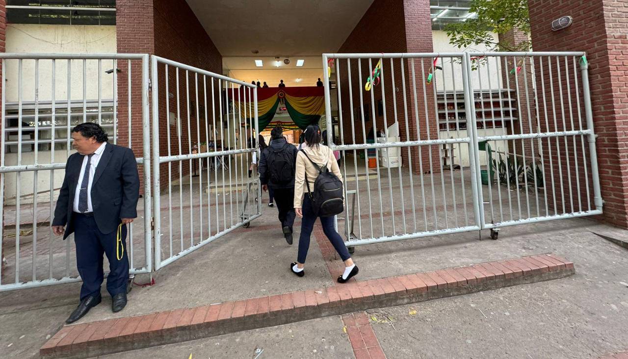 ¿Cómo se aplicarán las nuevas disposiciones educativas en los colegios?, esto responde el director de Educación de Santa Cruz