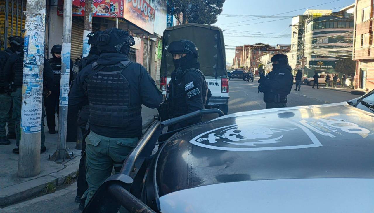 Aprehenden a 14 personas en total: Además de Mariaca, caen Zeballos, un mayor policial y un fiscal superior