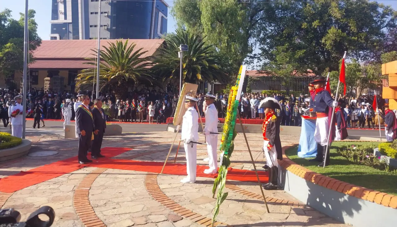 Autoridades nacionales y departamentales participan de los actos protocolares por la efeméride de Cochabamba
