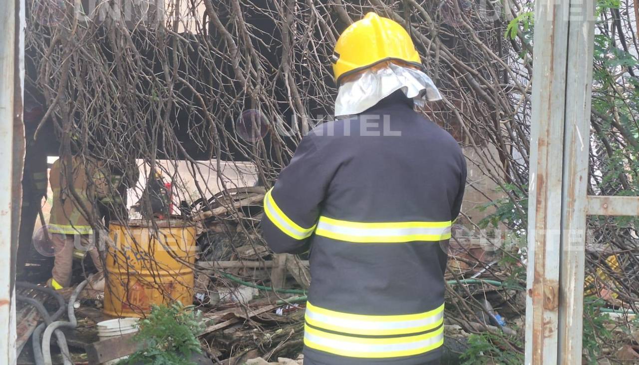 Un incendio alarma a vecinos en el centro de la capital cruceña