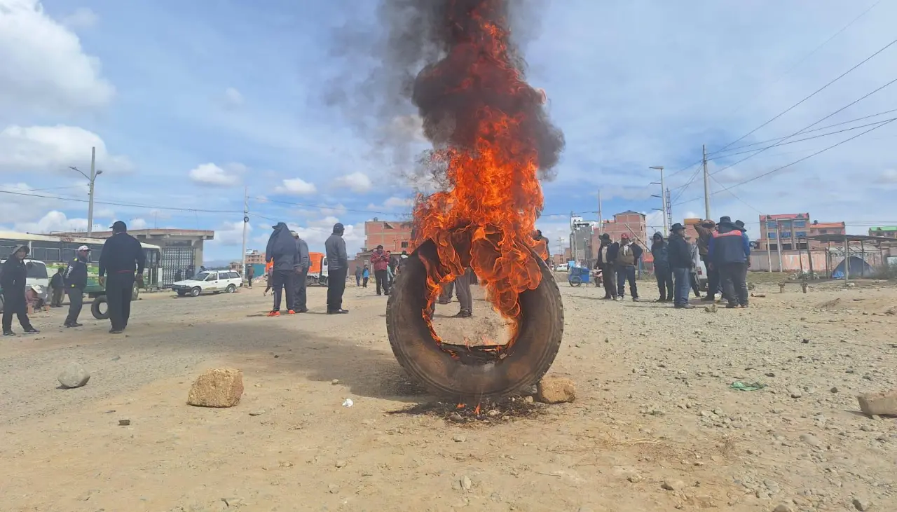 Cifra de peruanos afectados por bloqueos en Bolivia se eleva a 405