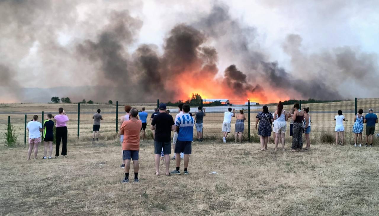 Casi 270.000 evacuados por los incendios que arrasan España y Francia