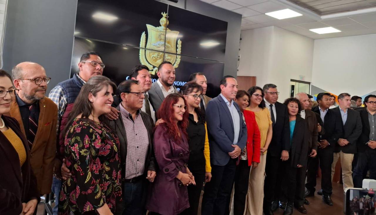 La Paz: Dockweiler presenta a sus secretarios municipales y subalcaldes; un exvocal del TSE figura en la lista