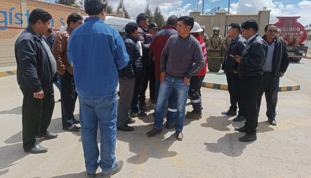 Problemas con la gasolina: Choferes anuncian inspecciones “sorpresa” a surtidores de La Paz y El Alto