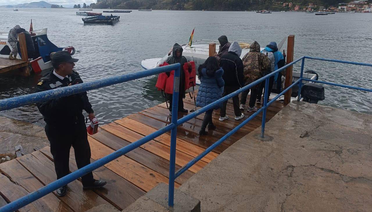 Semana Santa: Pese a la lluvia y el frío, feligreses realizan la peregrinación de casi 140 kilómetros hasta el Santuario de Copacabana