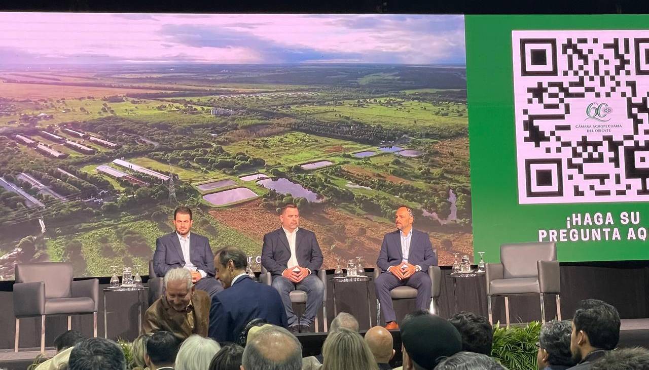 Foro Agropecuario se inicia con Samuel, Manfred y Tuto; Andrónico no asiste pese a haber confirmado su presencia