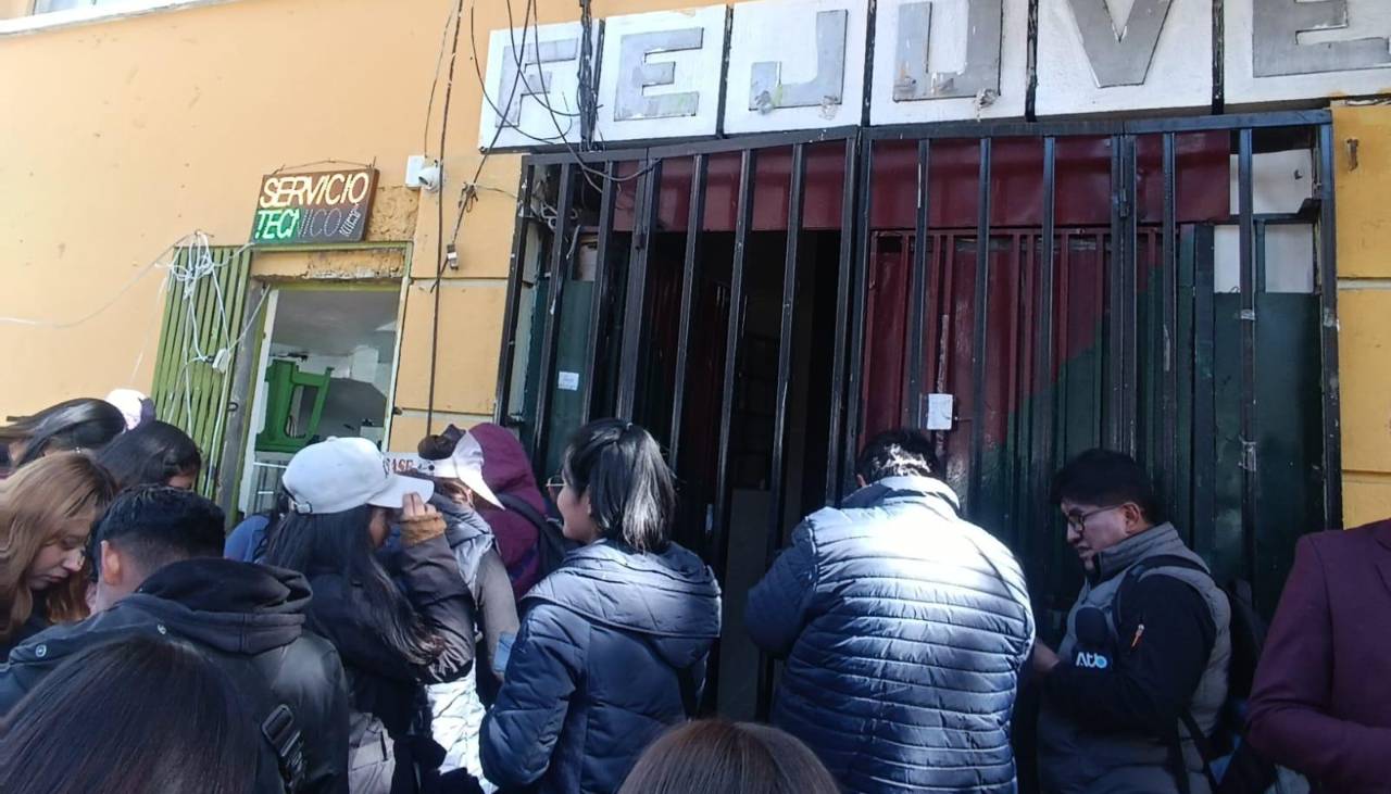 Juntas vecinales de El Alto se reúnen y se espera presencia de Ponchos Rojos, Transporte Pesado y la COB