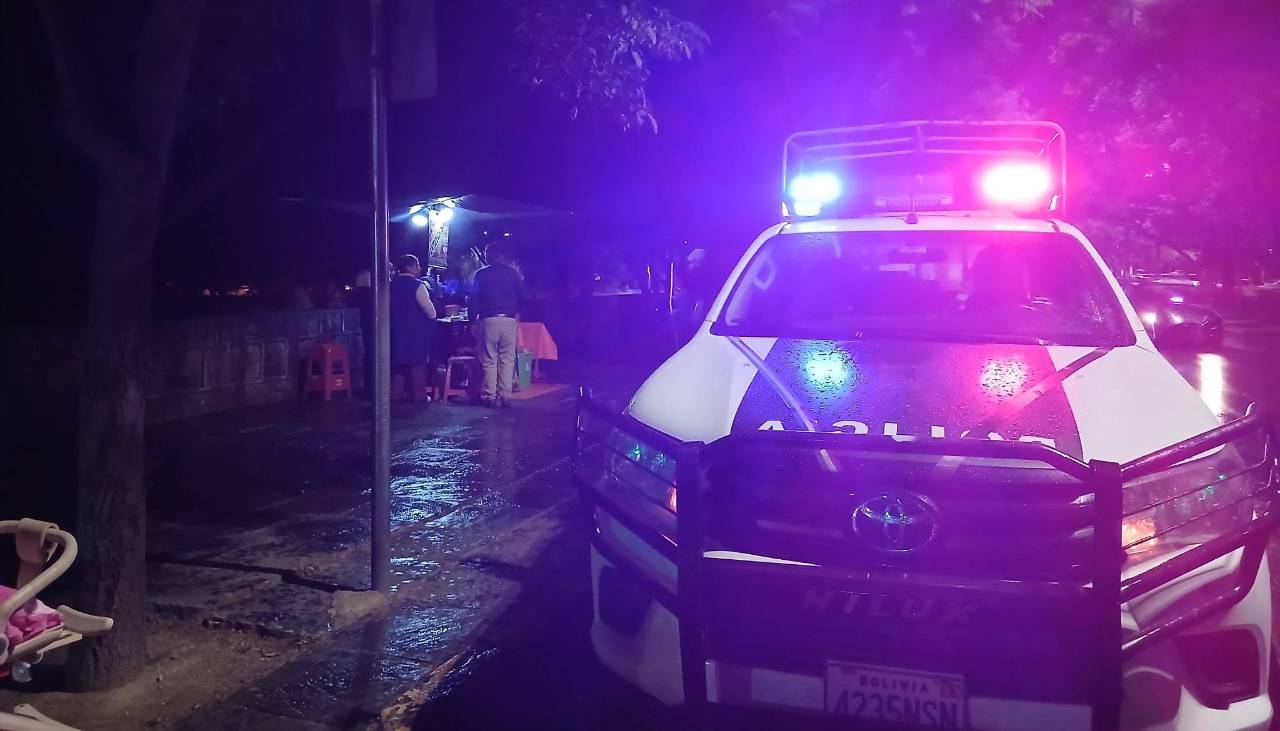 Un hombre es brutalmente golpeado por tres jóvenes que intentaron robar su celular y billetera en El Alto