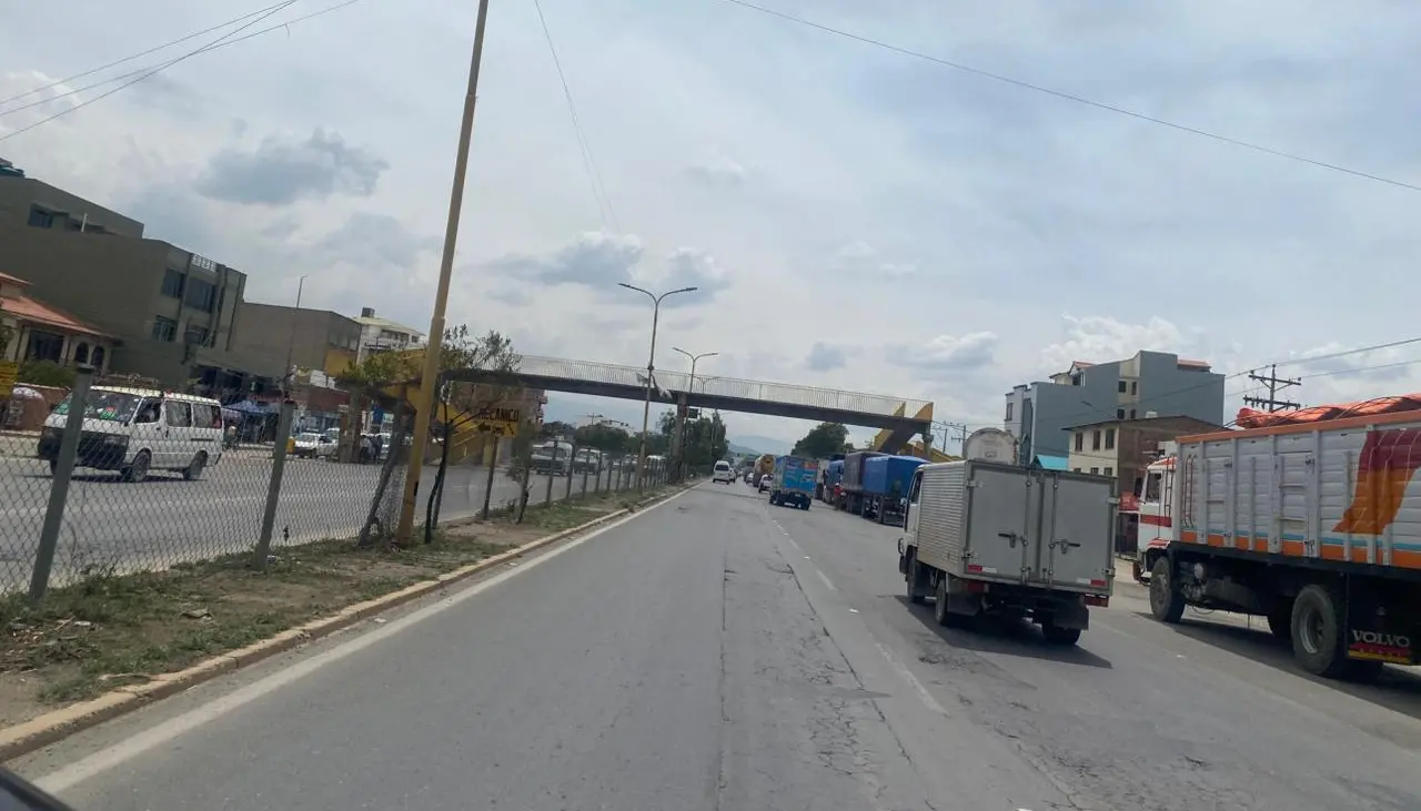 Pobladores de Quillacollo dan cuarto intermedio en el bloqueo en la ruta Cochabamba – La Paz