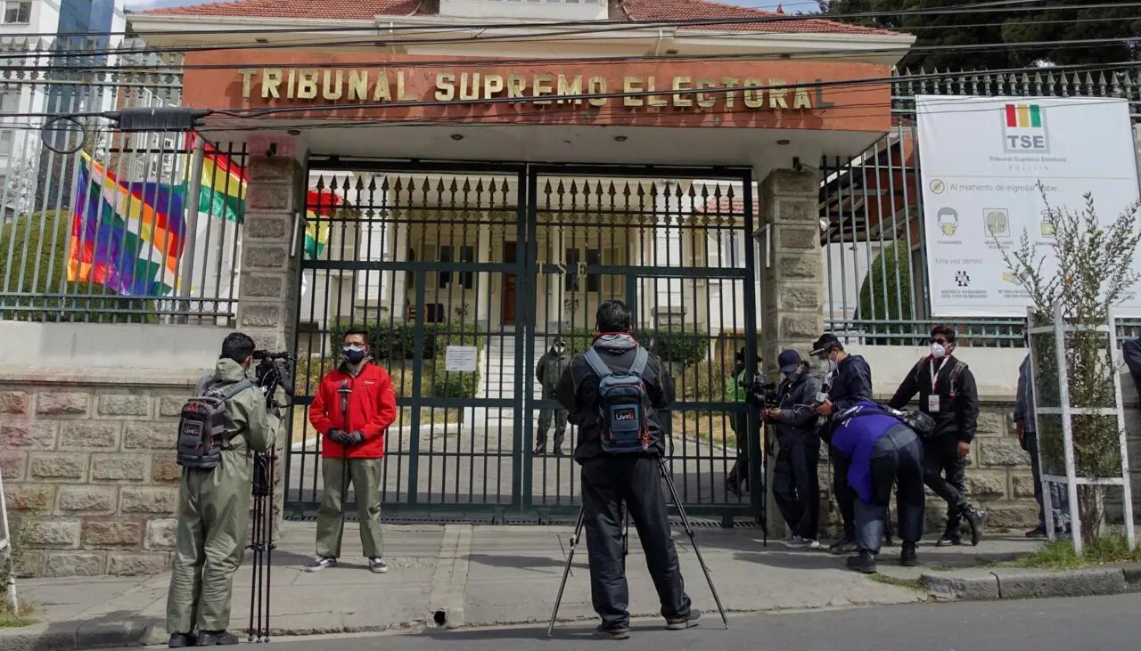 Libre presenta queja al TSE y exige al PDC presentar pruebas de acusaciones de “guerra sucia”