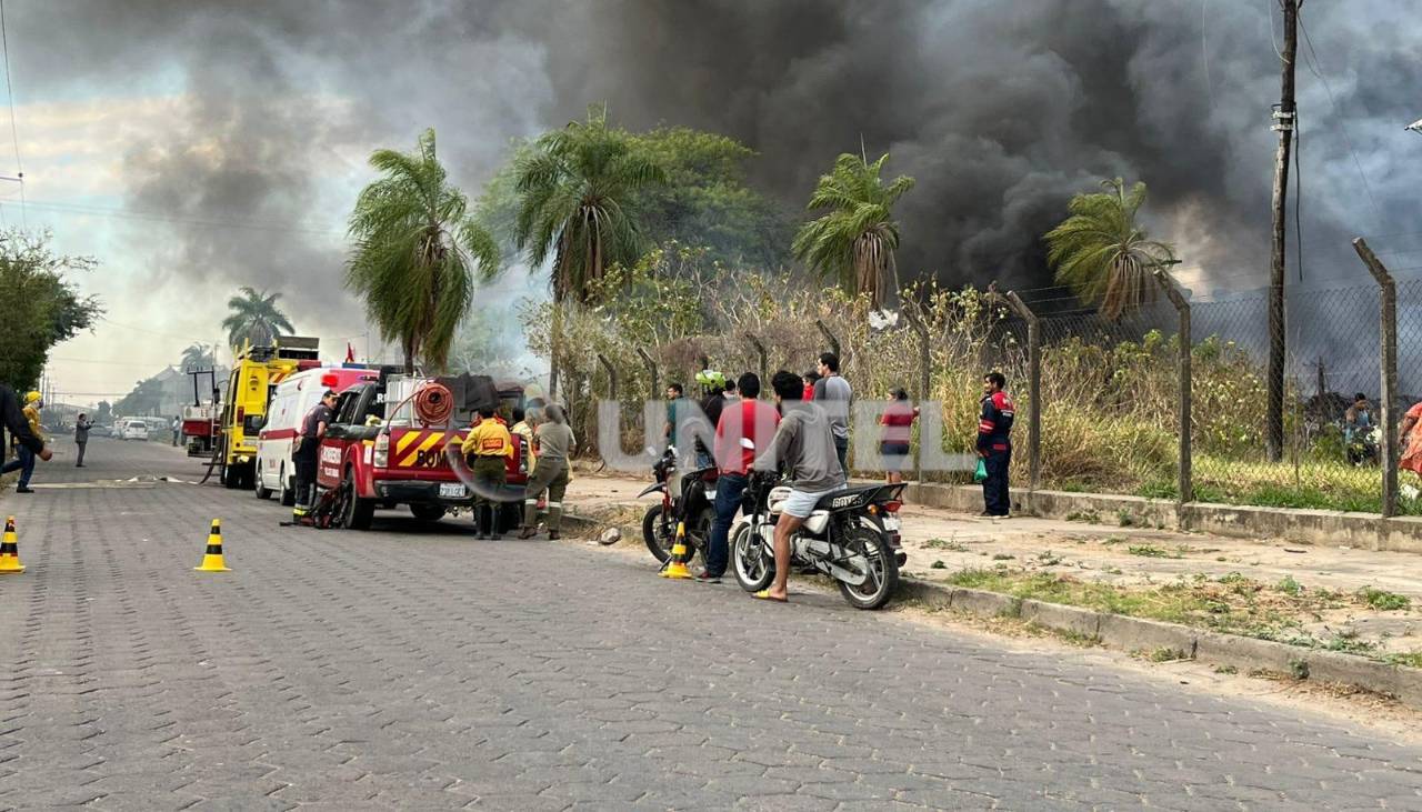 Incendio en un predio del Parque Industrial provoca intenso humo y moviliza a bomberos