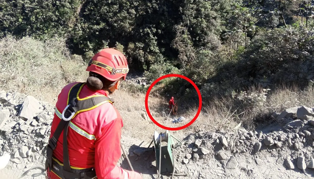 Accidente en Sud Yungas: Tres muertos y tres heridos tras embarrancamiento de vehículo