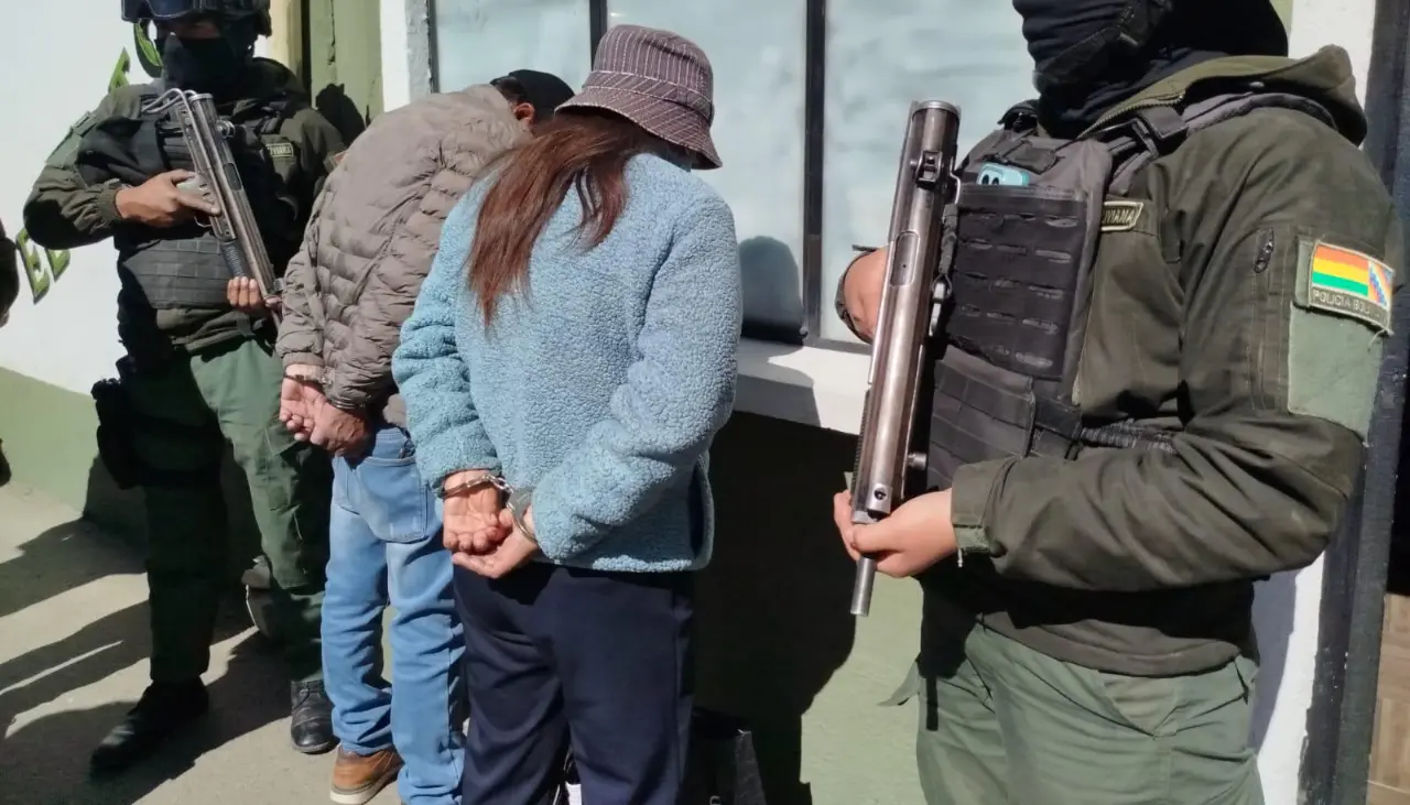 Capturan a dos personas que con Bs 10.000 falsos estafaban con el denominado ‘cuento del tío’