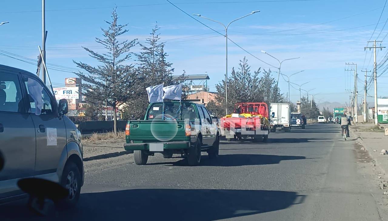 Bloqueos: Caravana de la Cruz Roja parte rumbo a Tambo Quemado con ayuda para transportistas varados