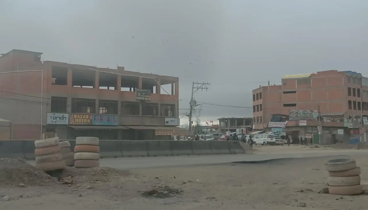 Bloqueos en la ruta La Paz – Oruro obligan a suspender salidas desde terminales de La Paz y El Alto