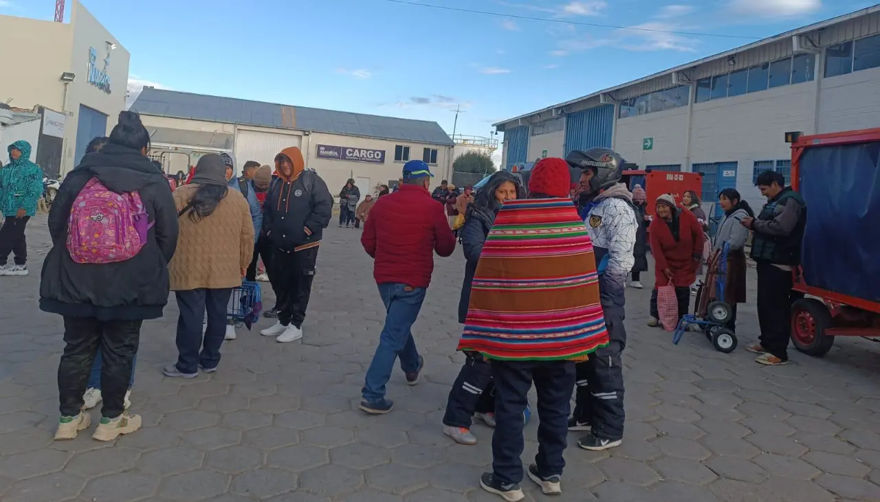 Despejan el ingreso al aeropuerto de El Alto tras bloqueo de manifestantes