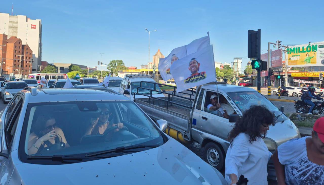 Caravana en respaldo a Camacho recorre el segundo anillo a dos años de su aprehensión