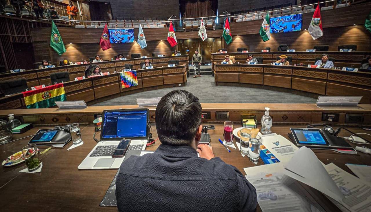 Andrónico anuncia auditoría en el Senado para establecer quiénes son los “faltones” que cobran sin trabajar
