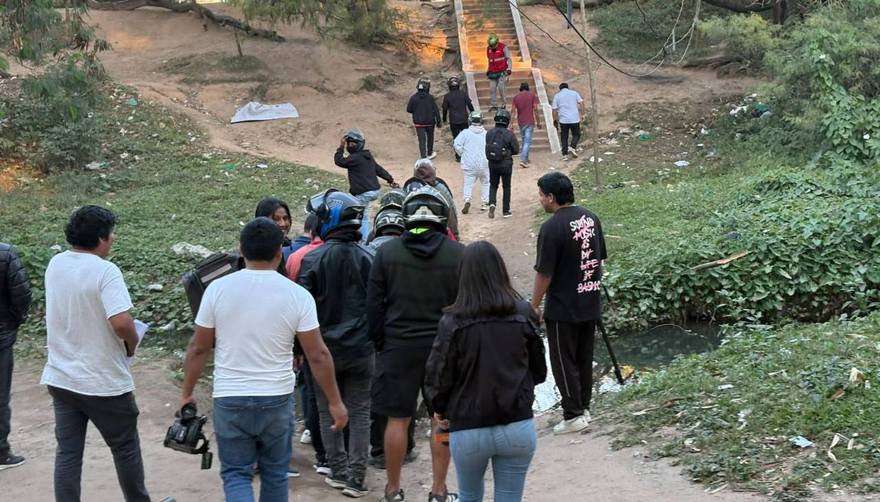 Policía y repartidores ingresan al Cordón Ecológico tras denuncia sobre antisociales metiendo una moto en la zona