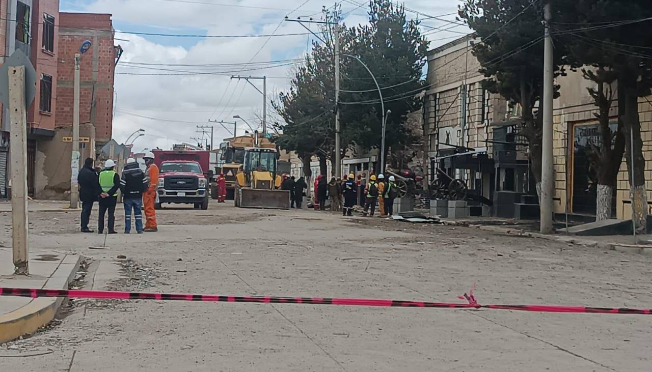 Paralizan búsqueda de desaparecidos en Viacha ante riesgo de nueva explosión