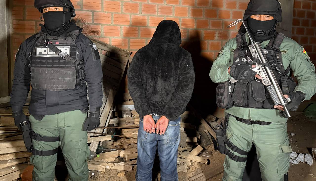 La Policía halla el centro de operaciones de atracadores en El Alto; cae uno de los sindicados