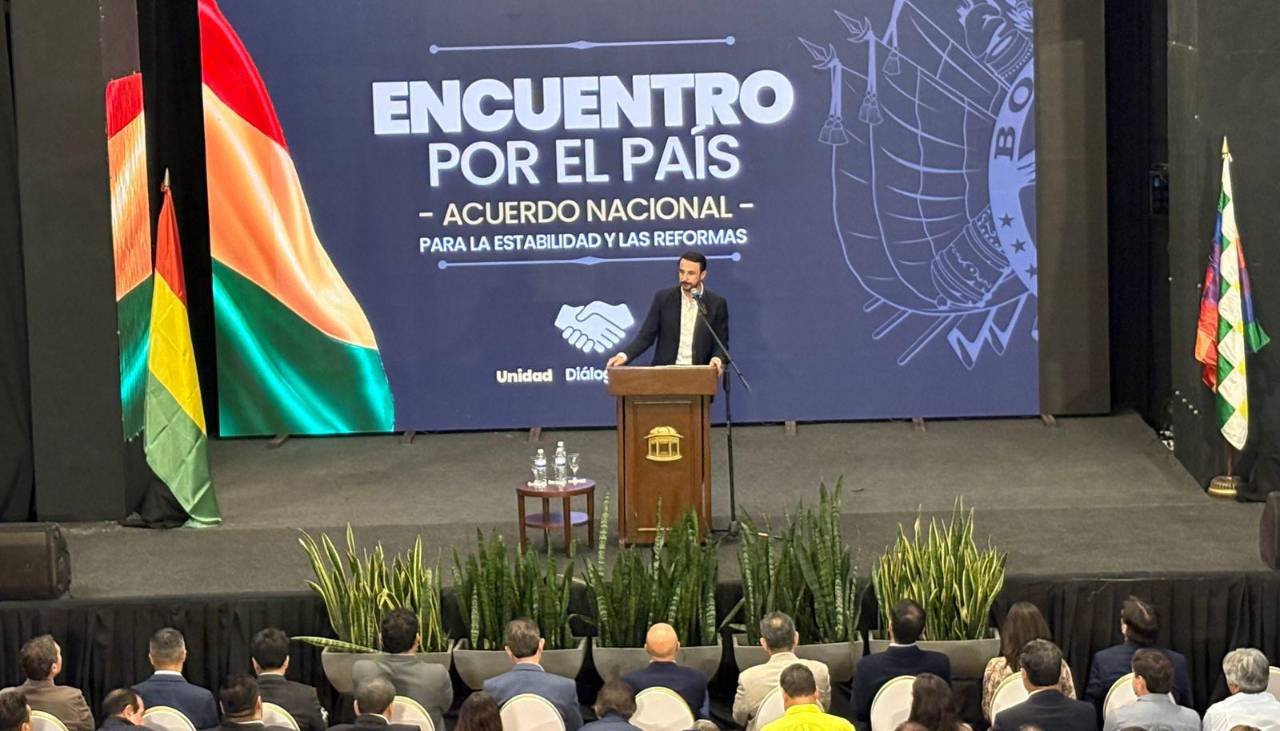 El gobernador de Santa Cruz espera que la propuesta 50/50 sea considerada en el presupuesto general del 2027