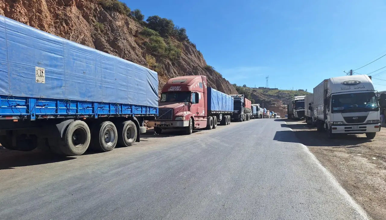 Pérdidas por bloqueos suman Bs 120 millones para el sector productivo, dice ministro Flores
