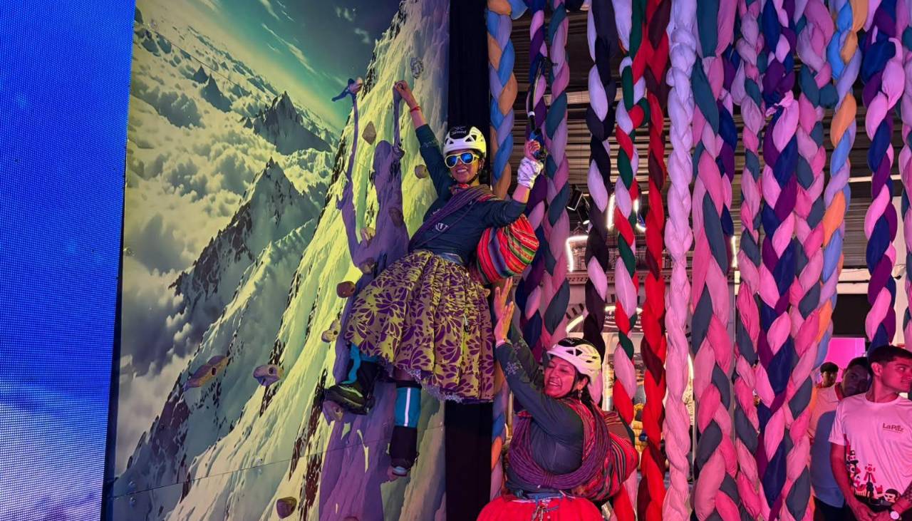 Expocruz: Cholitas luchadoras, escaladoras y el Camino de la Muerte, algunos de los atractivos de la Gobernación de La Paz