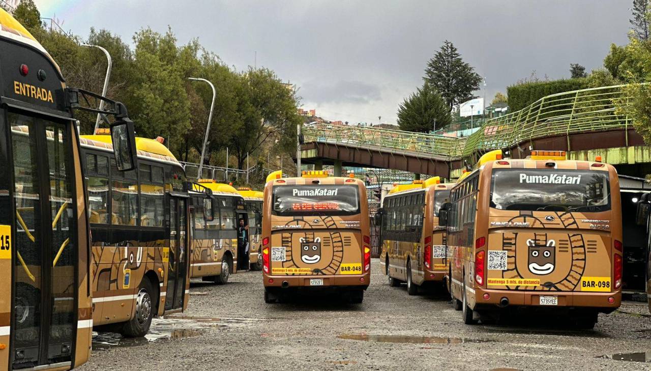 “Necesitamos 7.000 litros diarios”: PumaKatari opera con menos del 50% de su flota por “falta de diésel”, dice su gerente 