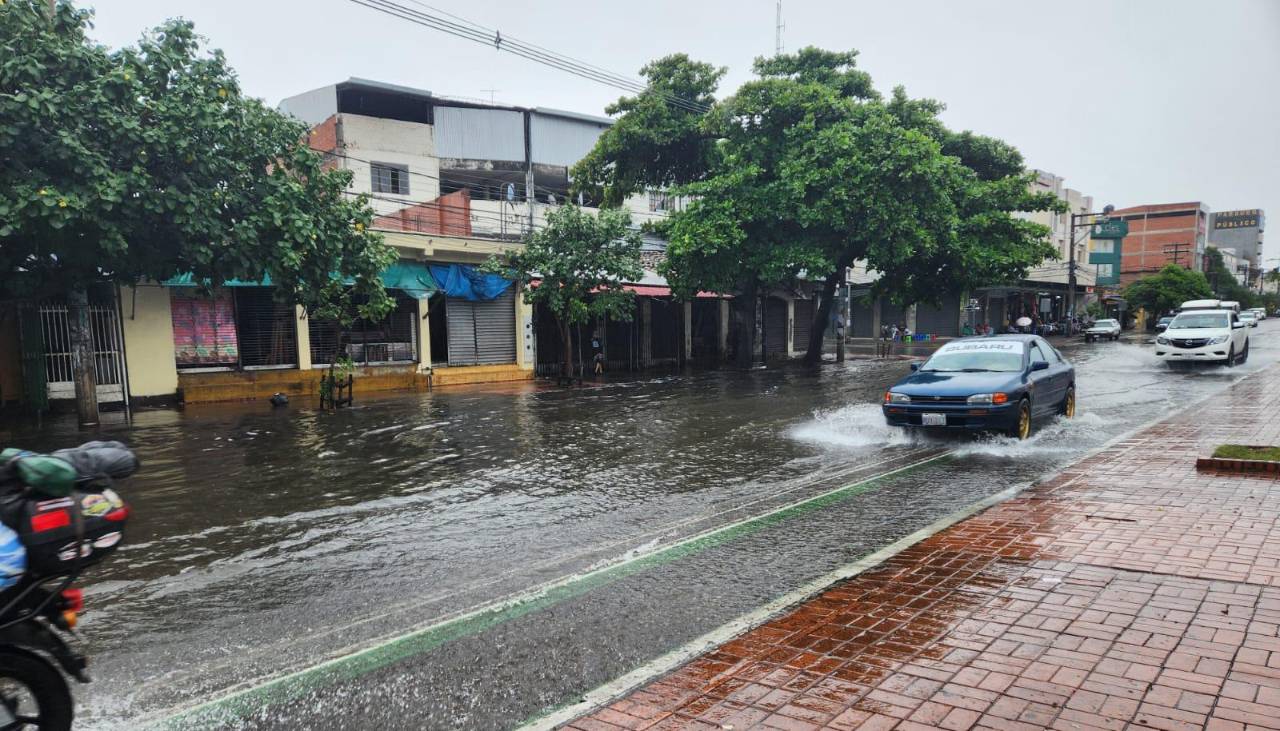 Las fuertes lluvias persistirán en el oriente y el trópico, mientras que en los valles se esperan precipitaciones ligeras