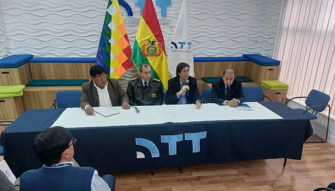 Cuarto intermedio en la mesa de diálogo entre representantes del transporte interdepartamental y el Gobierno