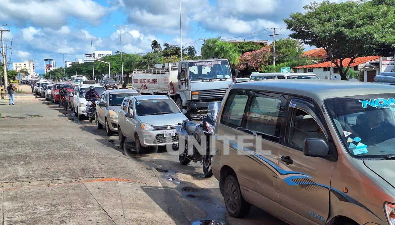 Se registran largas filas en surtidores del eje central este fin de semana